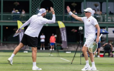 新手冒牌球星：现学比赛规则，挑战职业球场风云