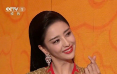 佟丽娅眼中朵朵饭撒的温柔瞬间