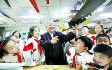 91岁中国爷爷独立通关海外游戏，成为网络红人