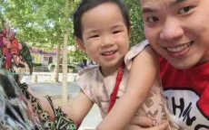 文章和女儿合照被说像明星