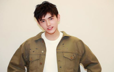 夏弃疾镜头下的热巴陈飞宇：青春演绎，光影交织