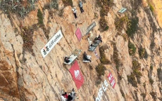 悬崖之上，咖啡香飘六十米：福建悬崖咖啡店走红背后的故事