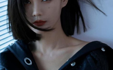 短发女神李一桐演绎芭比娃娃风，时尚魅力尽显